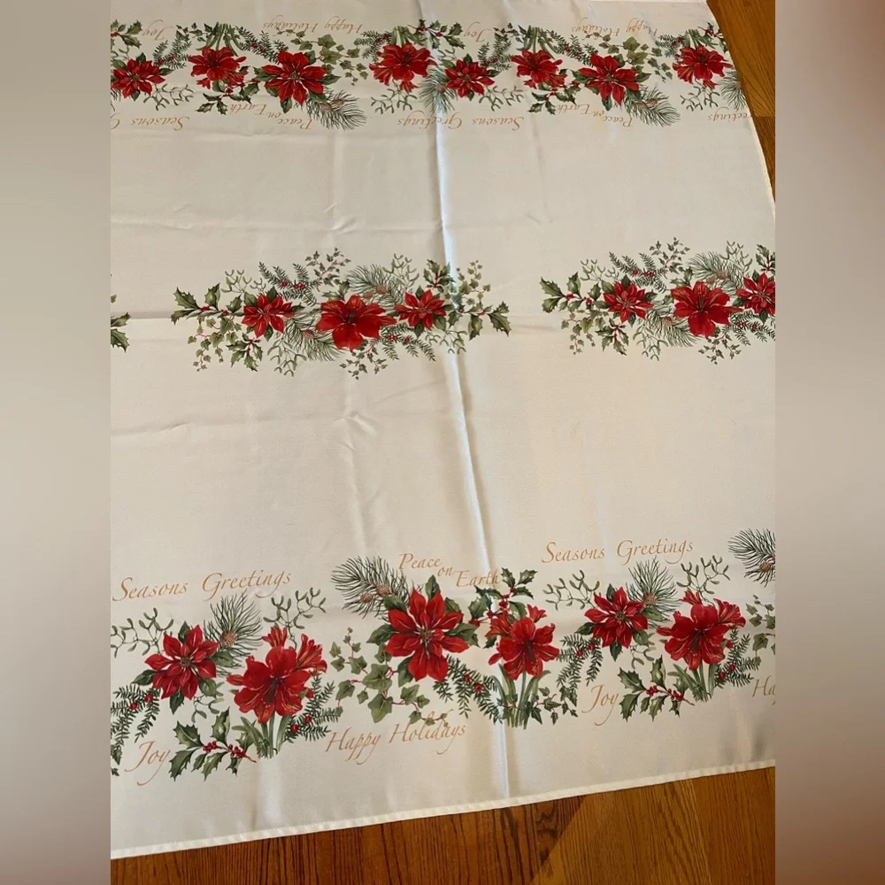 VTG‎ INSPIRED large banquet size Christmas tablecloth 100” x 68” poinsettias